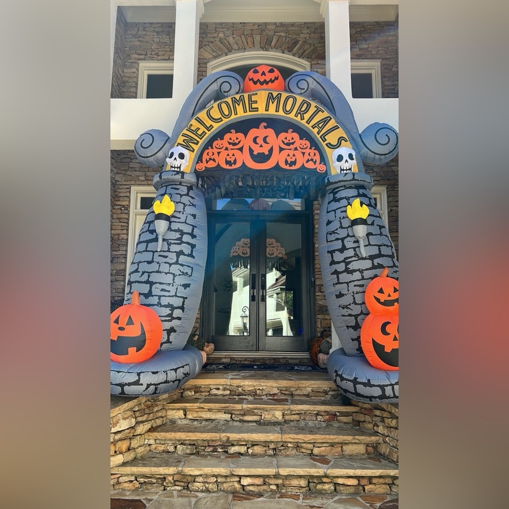 Target Hyde & Eek! Boutique Halloween 2023 Welcome Mortals Inflatable Archway